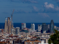 Super luna sobre Sagrada Familia y Torre Agbar