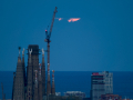 Super luna sobre Sagrada Familia y Torre Agbar