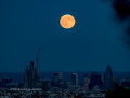 Super luna sobre Sagrada Familia y Torre Agbar